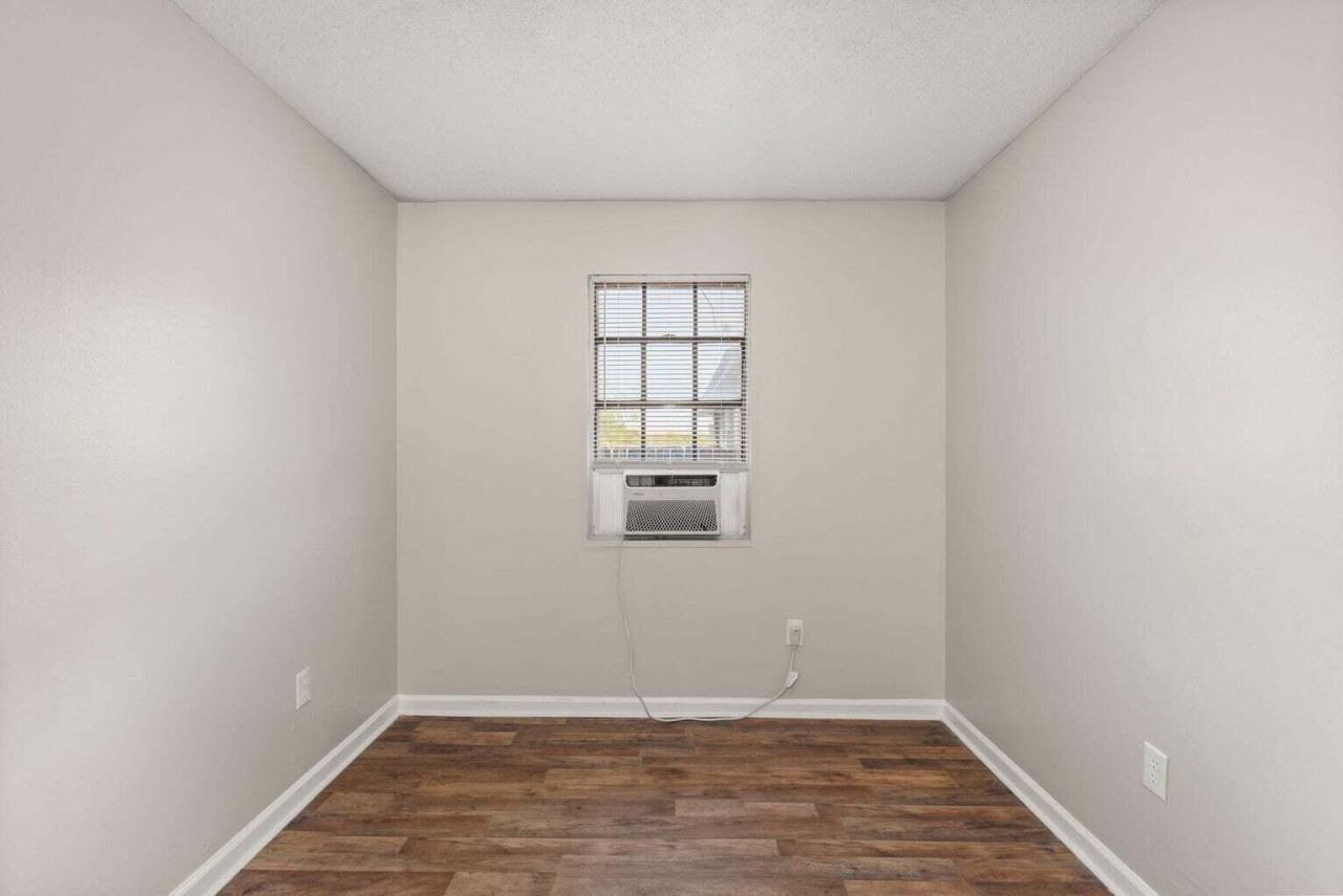 1820 Iris Street Photo 19