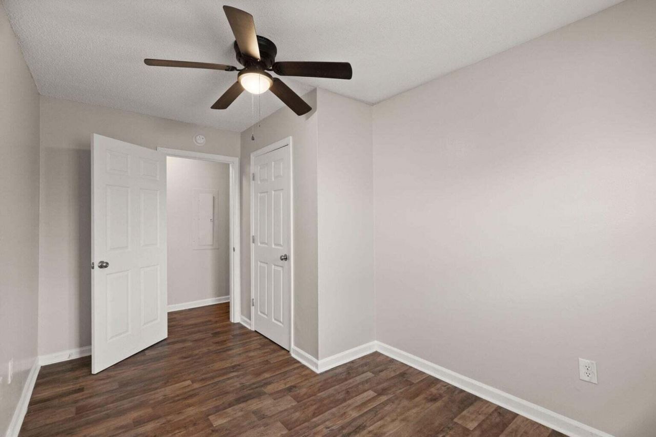 1820 Iris Street Photo 20