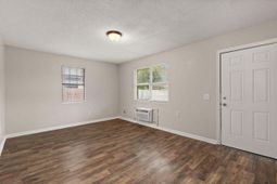 1820 Iris Street photo 4