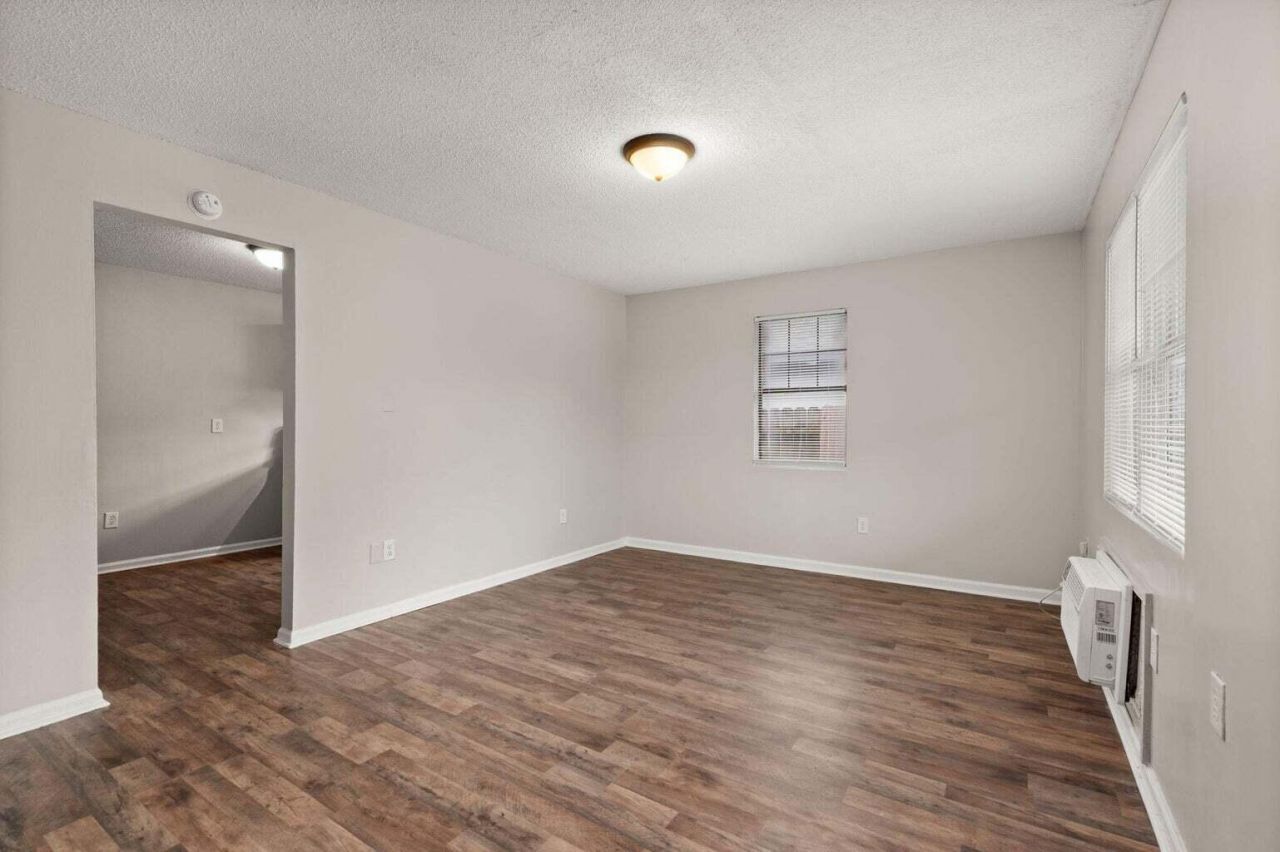 1820 Iris Street Photo 6