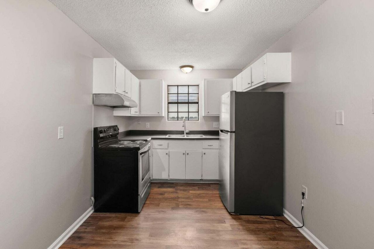 1820 Iris Street Photo 9