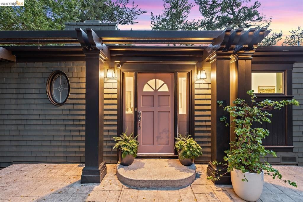 6272 Clive Avenue, Oakland, CA 94611 Main Photo