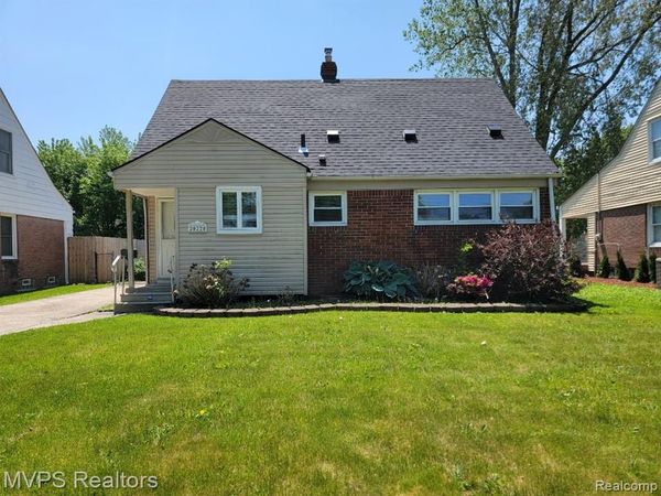 20220 Lancaster Street, Harper Woods, MI 48225