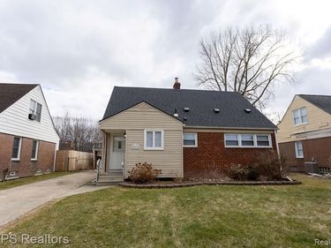 20220 Lancaster Street, Harper Woods, MI 48225