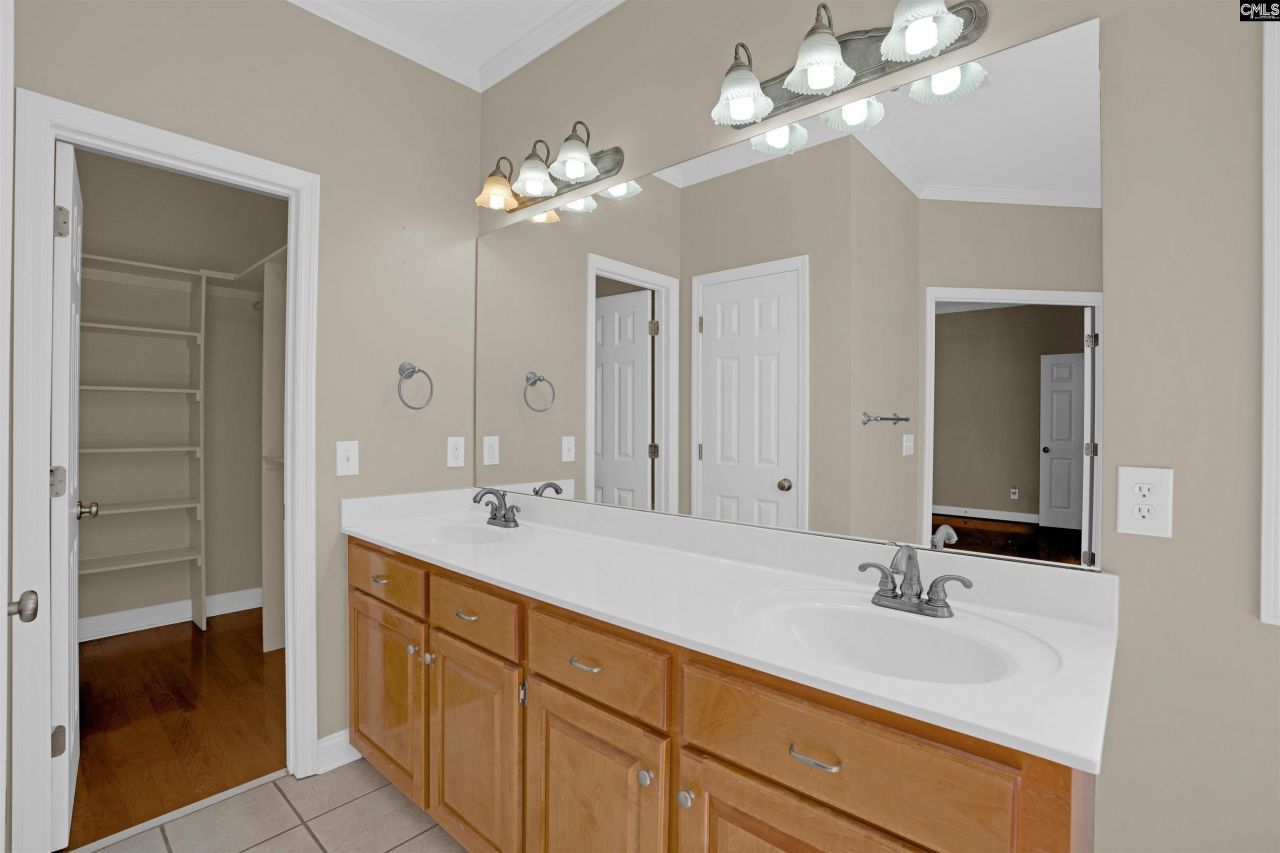 238 N Haigs Creek Photo 17