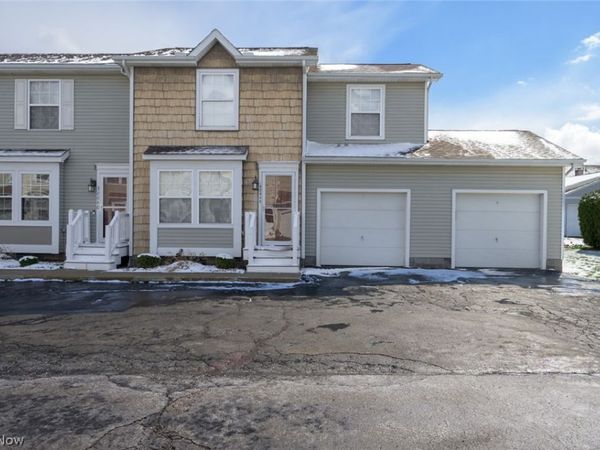 3204 Deer Trail , Unit D, Cortland, OH 44410