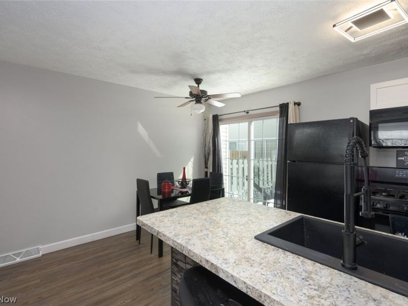 3204 Deer Trail, Unit D, Cortland, OH 44410 Photo 12