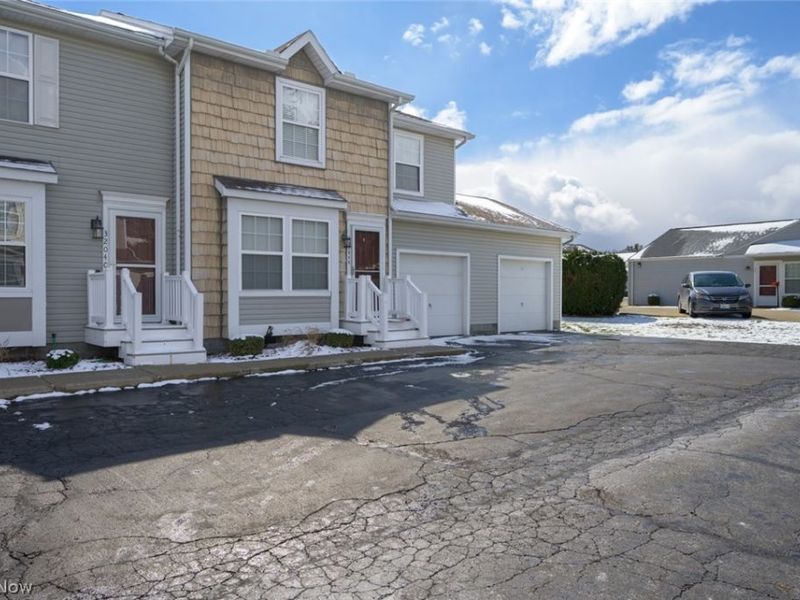 3204 Deer Trail, Unit D, Cortland, OH 44410 Photo 2