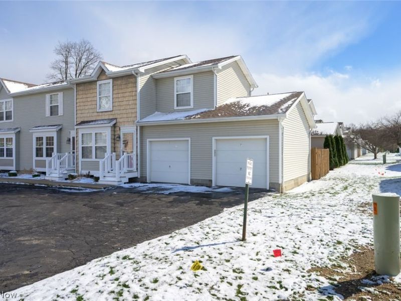 3204 Deer Trail, Unit D, Cortland, OH 44410 Photo 3