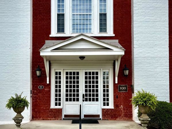 100 VILLAGE DR, Unit 401, STAUNTON, VA 24401