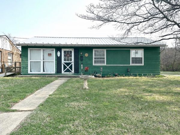 628 MARKET AVE, WAYNESBORO, VA 22980