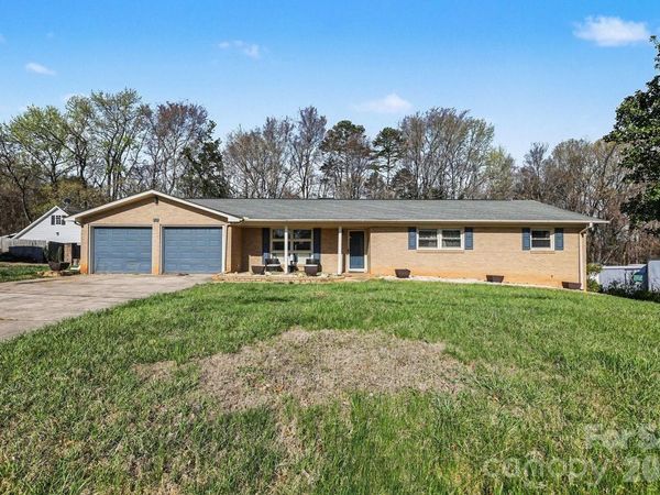 213 Lakeview Drive, Harrisburg, NC 28075