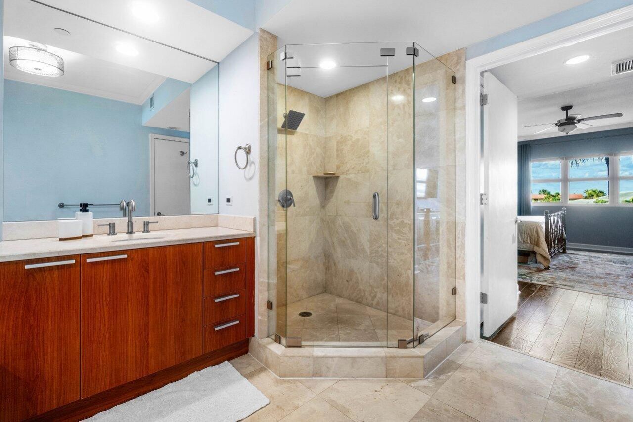 2650 Lake Shore Drive, Unit 201, Riviera Beach, FL 33404 Photo