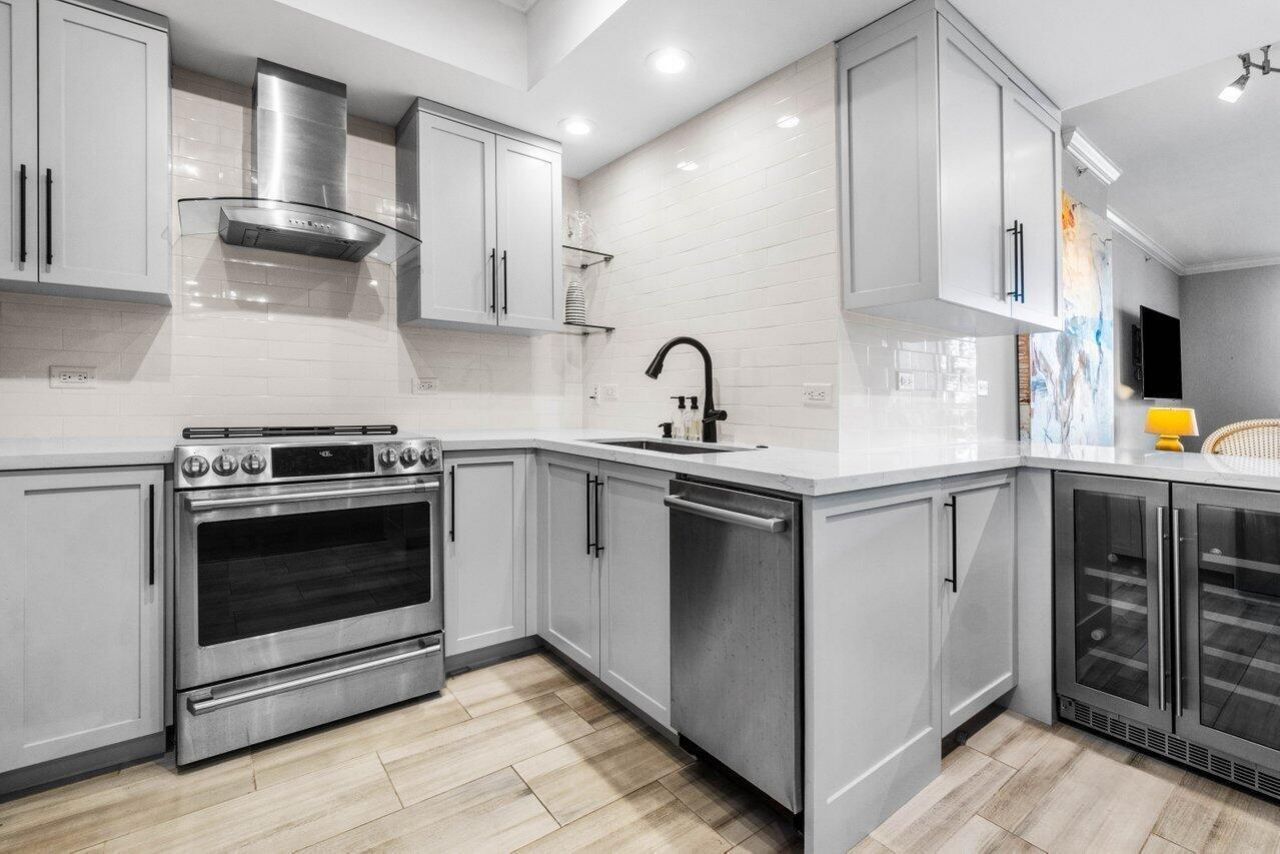 2650 Lake Shore Drive, Unit 201, Riviera Beach, FL 33404 Photo