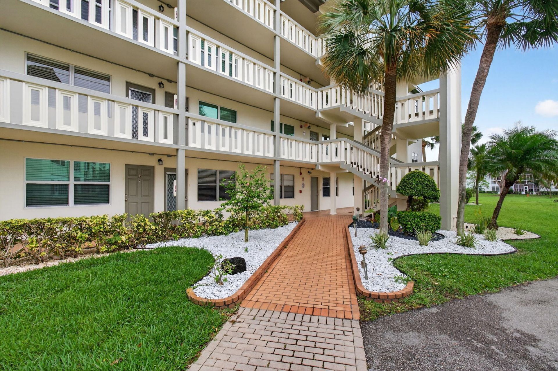 2902 Victoria Circle, Unit J-2, Coconut Creek, FL 33066 Photo