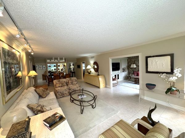 625 Oaks Drive, Unit 106, Pompano Beach, FL 33069