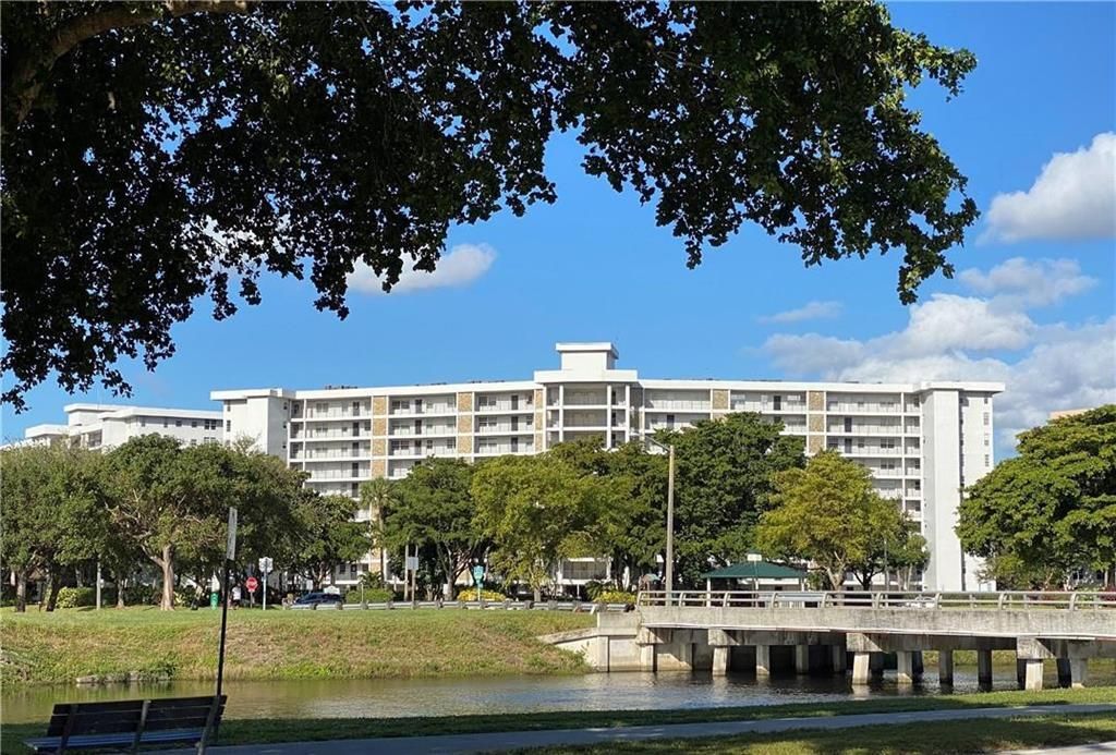 625 Oaks Drive, Unit 106, Pompano Beach, FL 33069 Photo