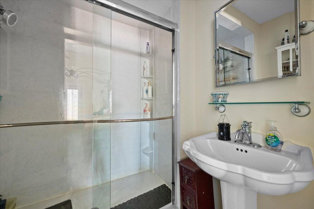 418 E Lakewood Road, West Palm Beach, FL 33405 Photo