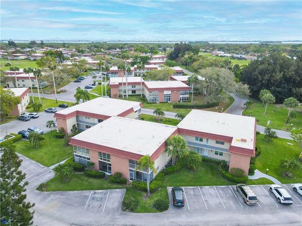 15 Vista Palm Lane, Unit 102, Vero Beach, FL 32962