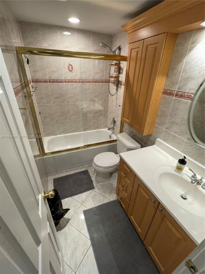 201 178th Dr, Unit 313, Sunny Isles Beach, FL 33160 Photo