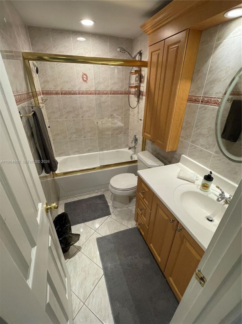 201 178th Dr, Unit 313, Sunny Isles Beach, FL 33160 Photo