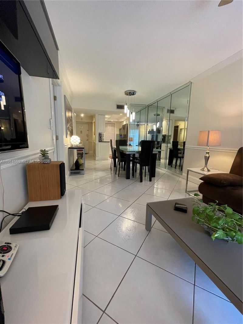 201 178th Dr, Unit 313, Sunny Isles Beach, FL 33160 Photo