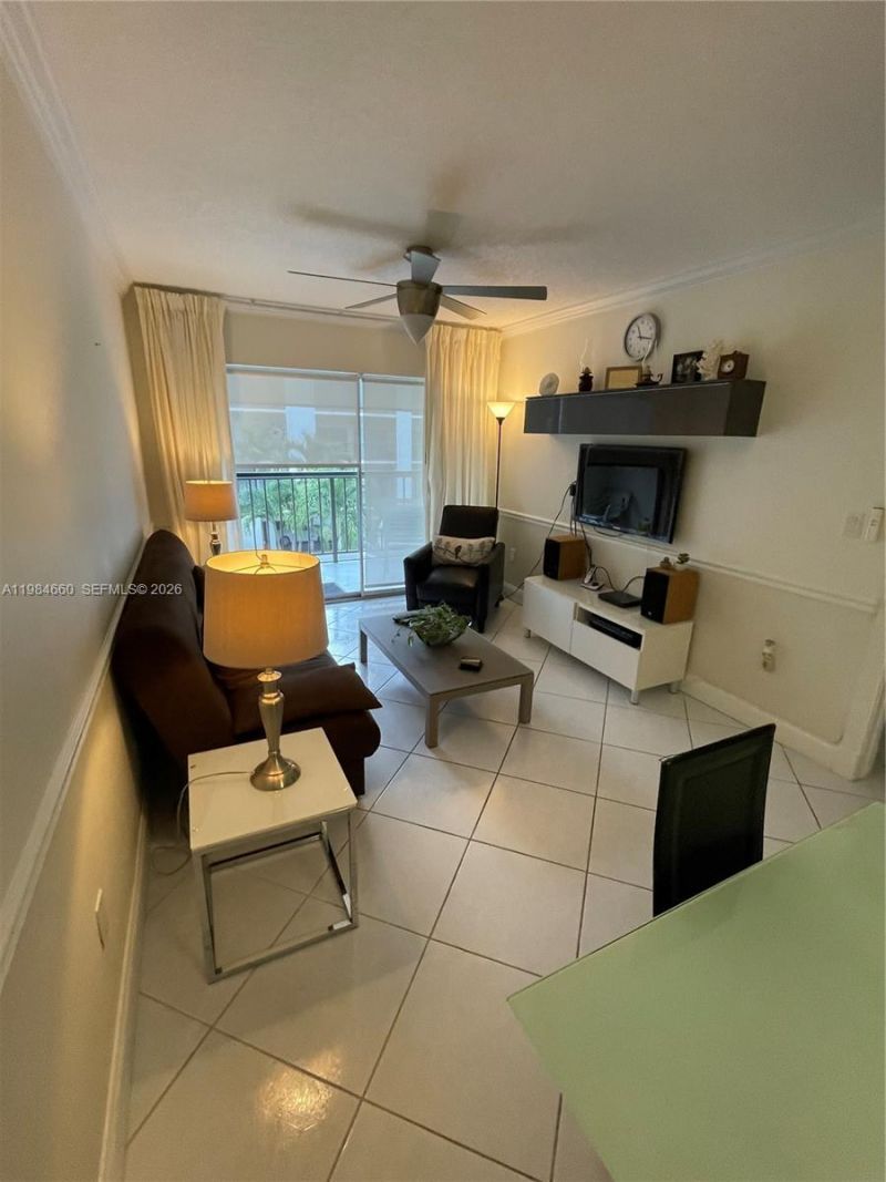 201 178th Dr, Unit 313, Sunny Isles Beach, FL 33160 Photo
