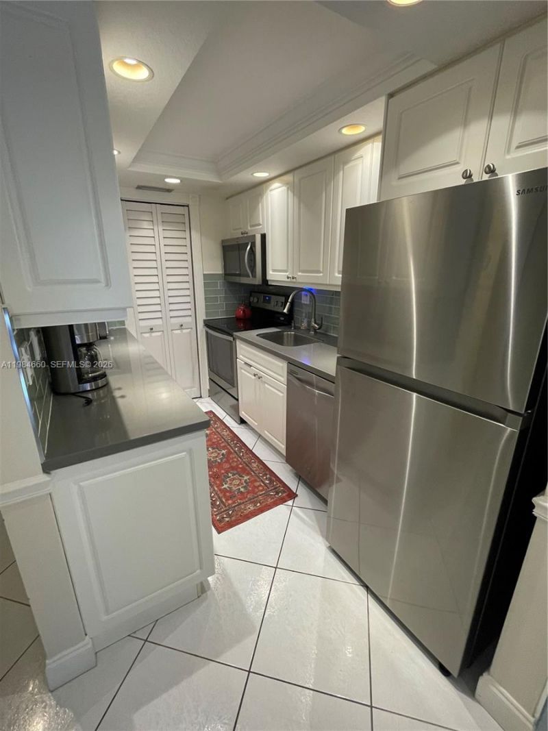 201 178th Dr, Unit 313, Sunny Isles Beach, FL 33160 Photo