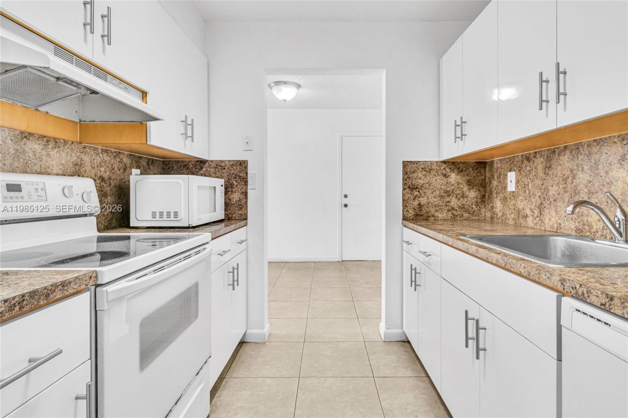 7201 Miami Lakes Dr, Unit B14, Miami Lakes, FL 33014 Photo