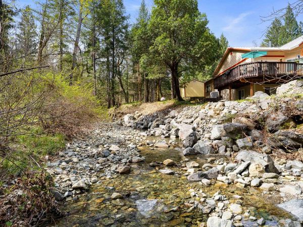 8081 W Evans Creek Road, Rogue River, OR 97537