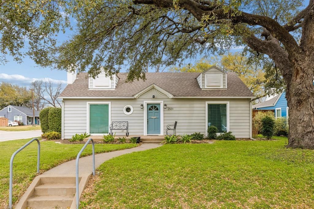 2501 Lotus Avenue, Fort Worth, TX 76111 Main Photo