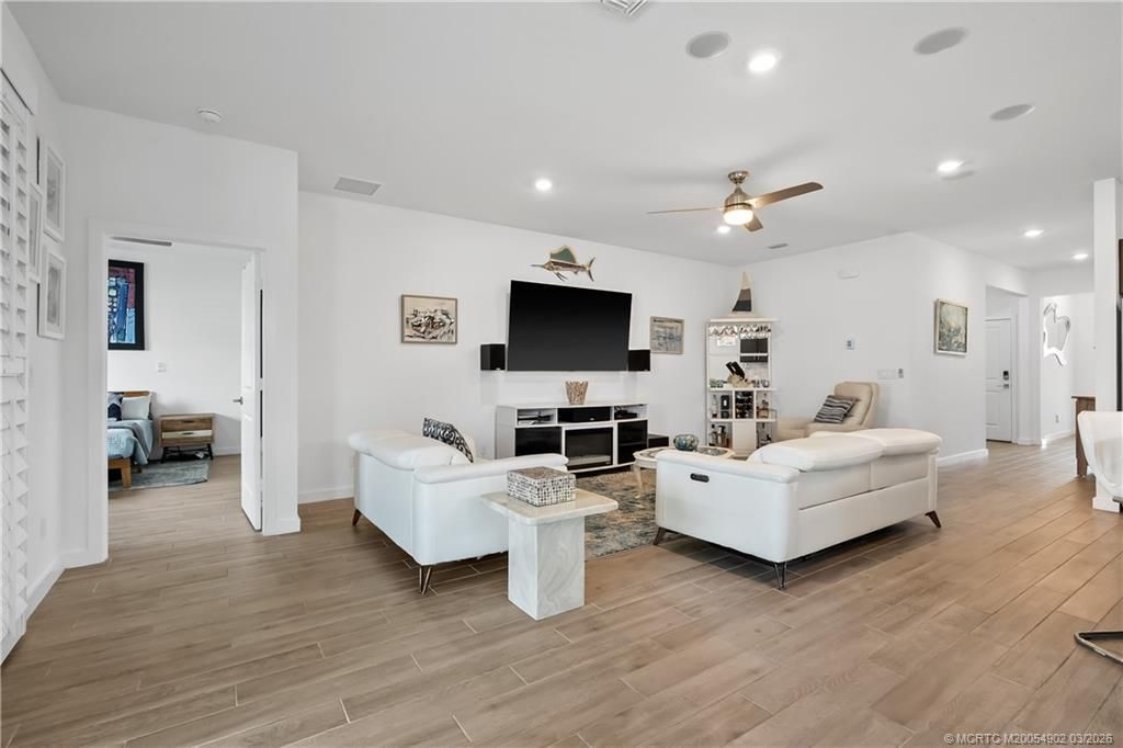 4520 NW Exchange Avenue, Jensen Beach, FL 34957 Photo