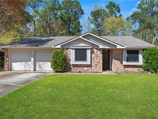208 N QUEENS Drive , Slidell, LA 70458