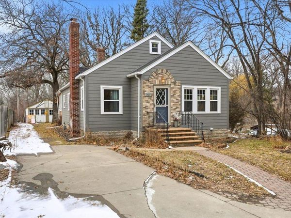 3029 Fairview Avenue N, Roseville, MN 55113