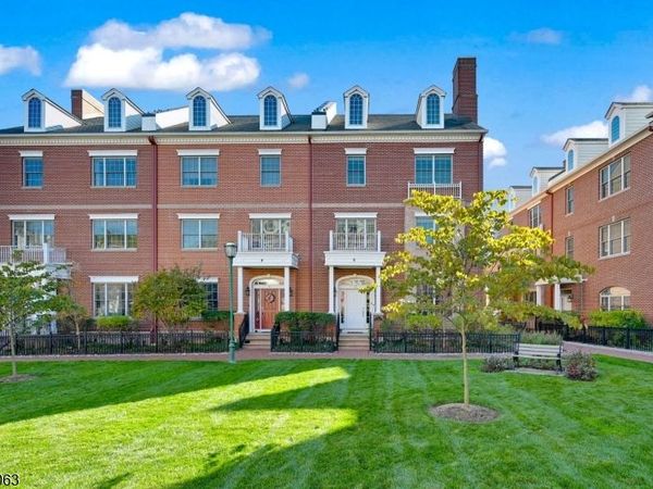 6 Gable Walk, Livingston, NJ 07039