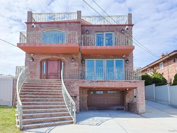 10-42 Utopia Parkway , Beechhurst, NY 11357