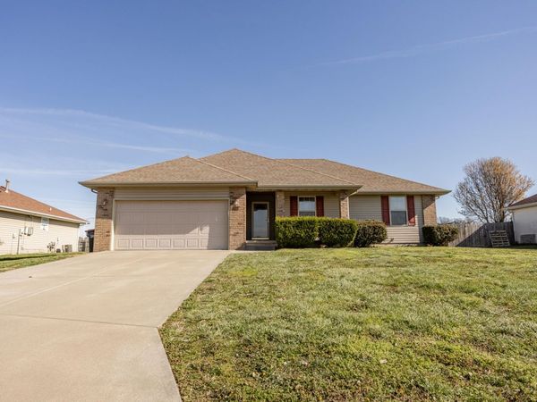 607 W Osage Street, Clever, MO 65631