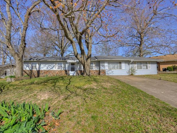 1502 Greenwood Boulevard, Neosho, MO 64850