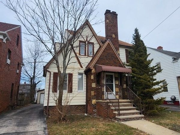 3599 Grosvenor Road, Cleveland Heights, OH 44118