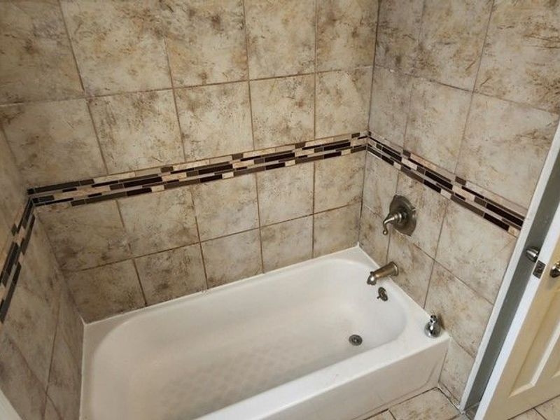 3599 Grosvenor Road, Cleveland Heights, OH 44118 Photo 17