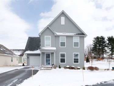 16 Parkglen Drive, Henrietta, NY 14467