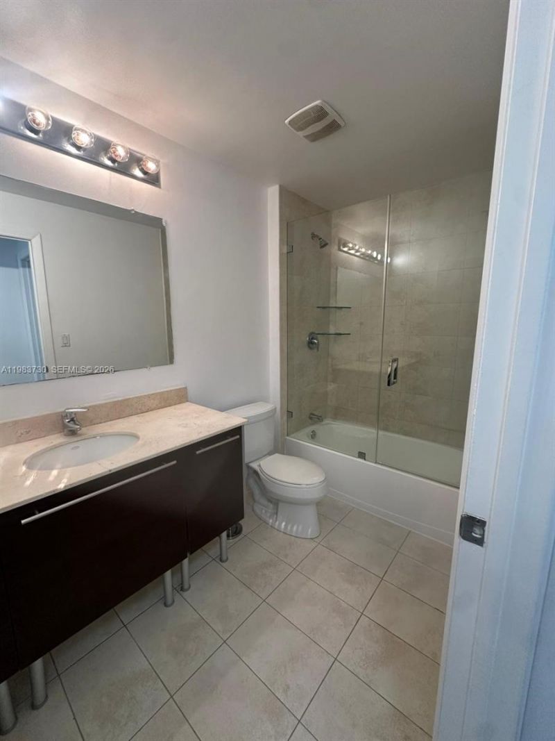 1900 N Bayshore Dr, Unit 3803, Miami, FL 33132 Photo