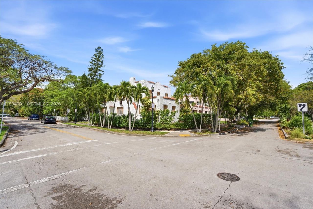 4400 NE 1st Ave , Miami, FL 33137 Photo