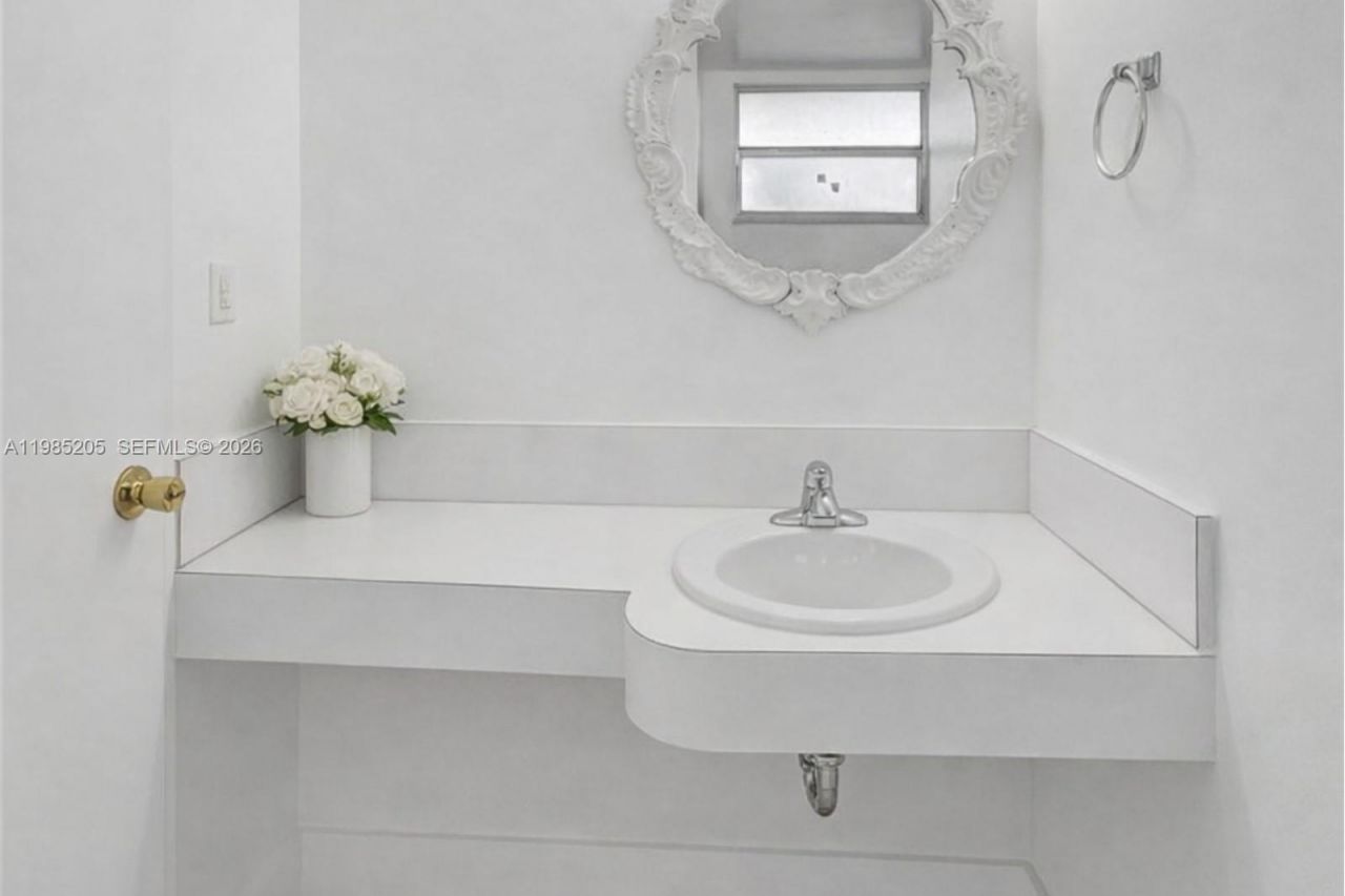 1750 NE 191st St , Unit 106-1, Miami, FL 33179 Photo