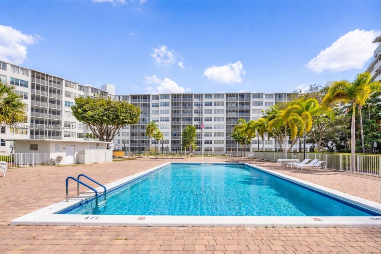 1750 NE 191st St , Unit 106-1, Miami, FL 33179 Photo