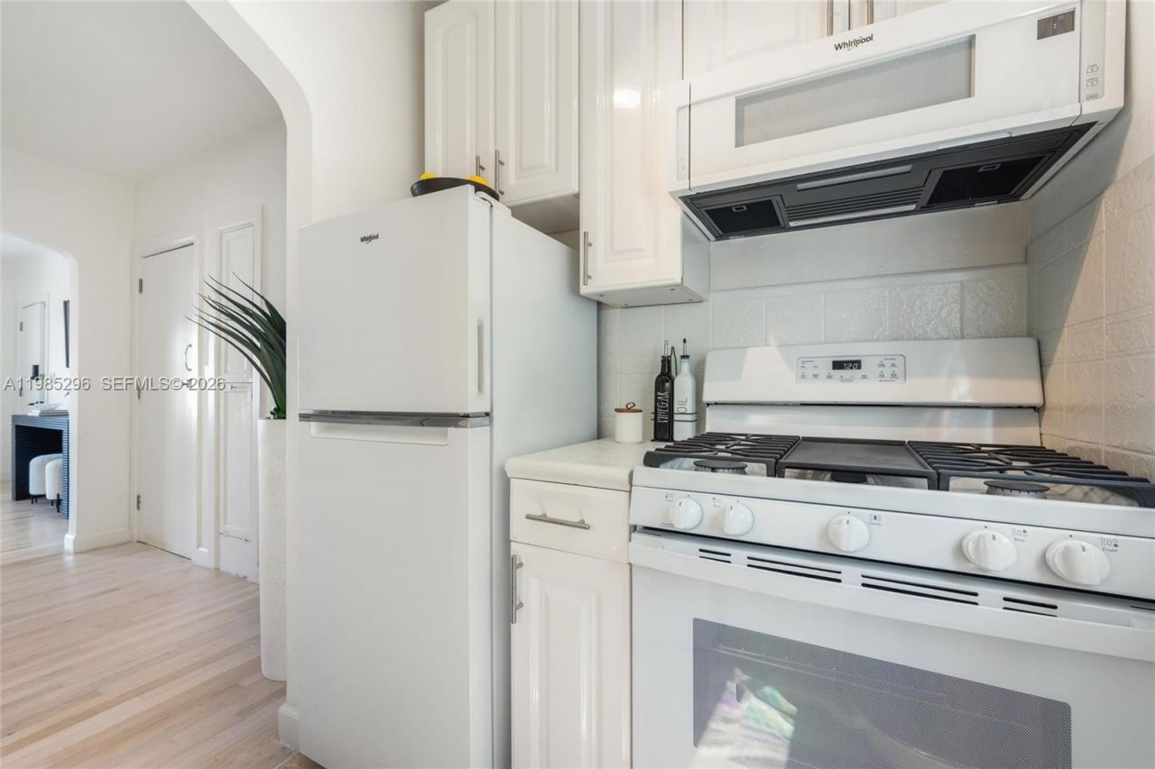 750 Espanola Way , Unit 8, Miami Beach, FL 33139 Photo