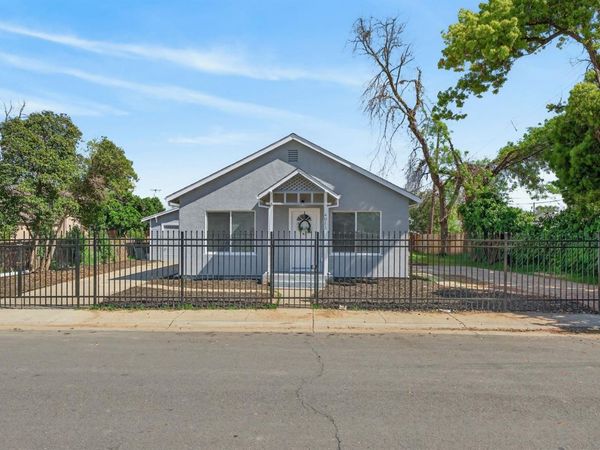 4021 46th St, Sacramento, CA 95820