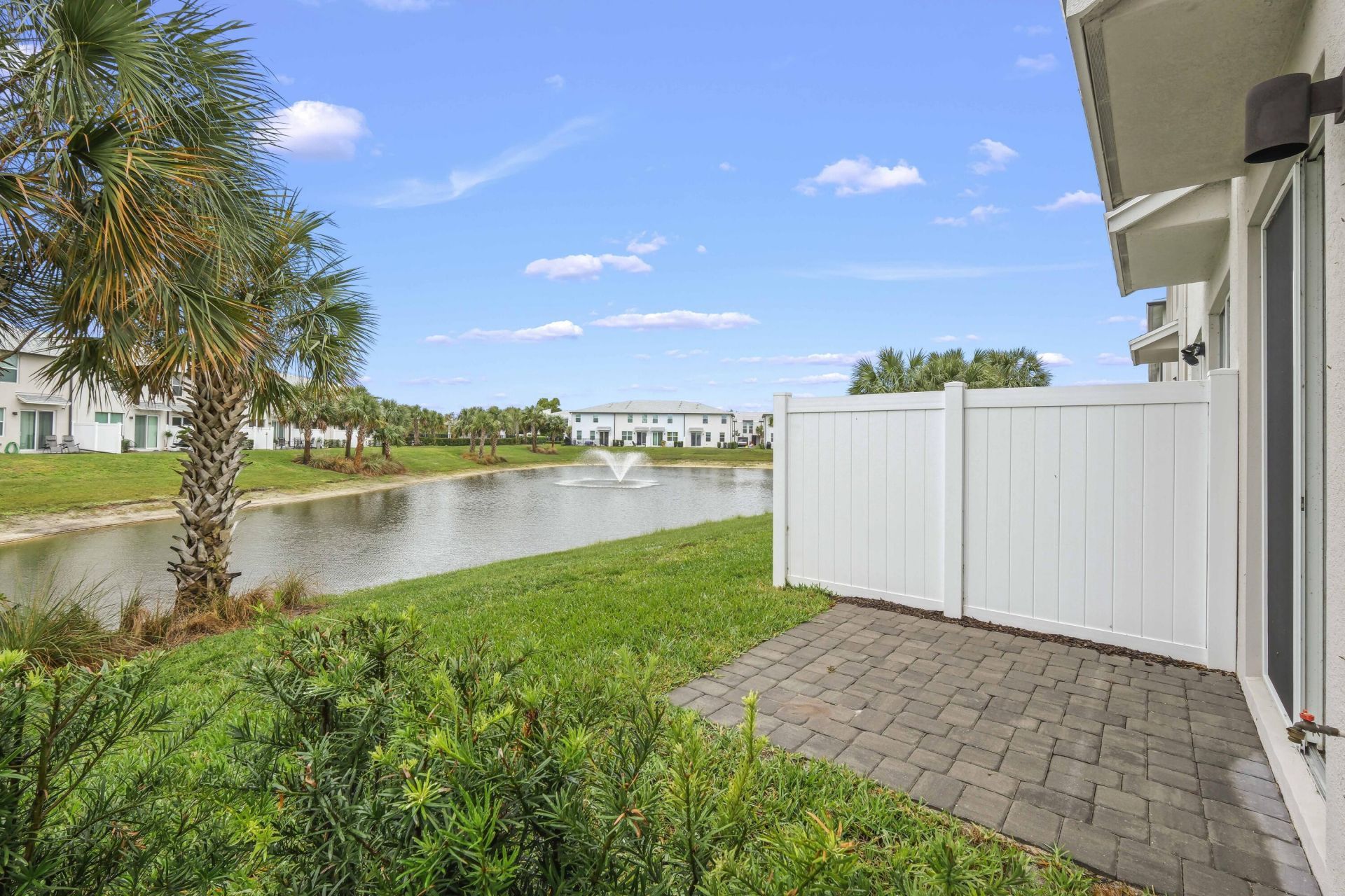 5657 Mentmore Drive, West Palm Beach, FL 33407 Photo