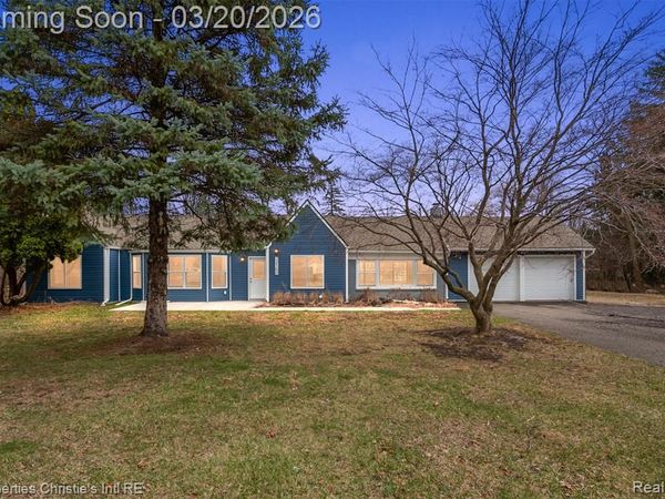24560 Orchard Lake Road, Farmington Hills, MI 48336