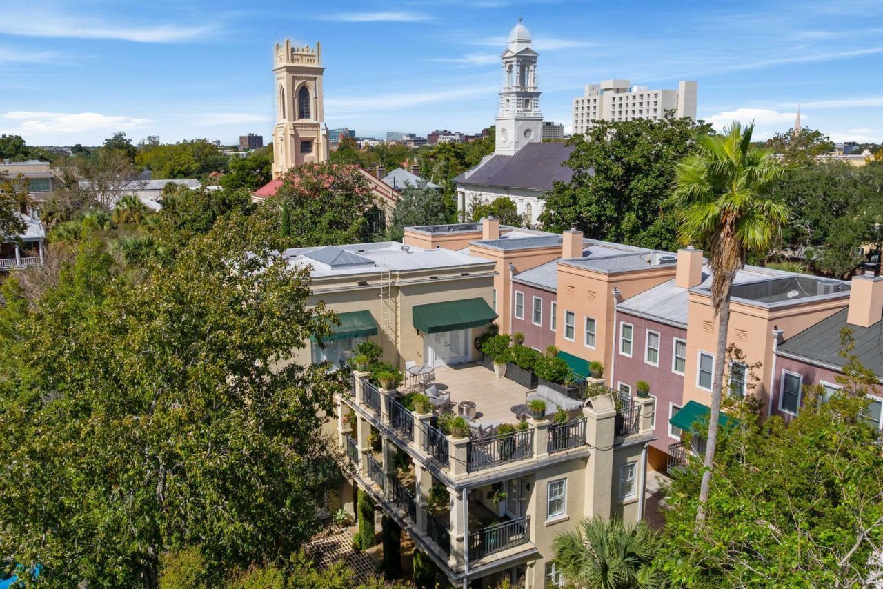 4 Gateway Walk Photo 1